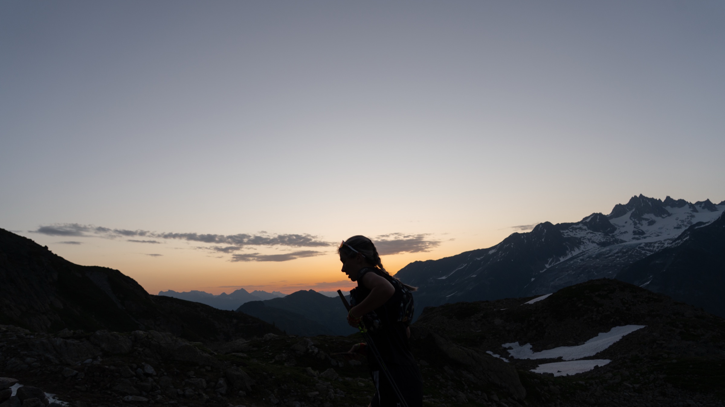 Crête au coucher du soleil, massif du Mont-Blanc
